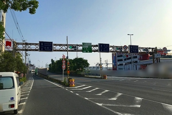 【京都方面から1号線でお越しの方】国道1号線から170号線(河内長野・寝屋川方面)に進みます。 【京都方面から1号線でお越しの方】国道1号線から170号線(河内長野・寝屋川方面)に進みます。