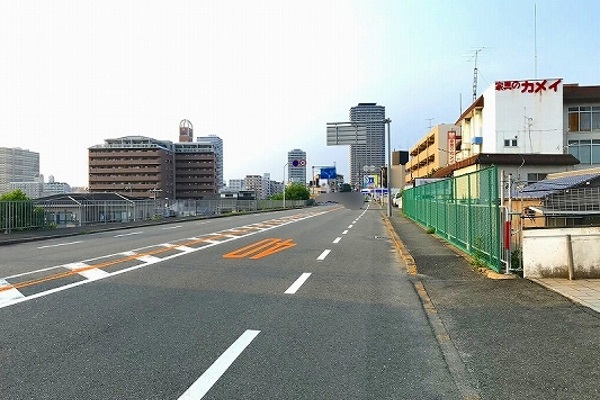 【大阪方面から外環でお越しの方】　国道１７０号線を進みます。