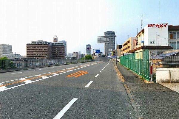【大阪方面から外環でお越しの方】 国道170号線を進みます。 【大阪方面から外環でお越しの方】 国道170号線を進みます。