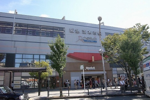阪急電車でお越しのお客様、『茨木市』駅西口をご利用ください。