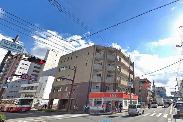 茨木ICから出て頂き府道14号線方面へ進みます。
14号線を南へ約1.4km直進し「中穂積」の交差点を左折します。目印はauショップです。 茨木ICから出て頂き府道14号線方面へ進みます。
14号線を南へ約1.4km直進し「中穂積」の交差点を左折します。目印はauショップです。