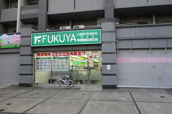 左折後約1.1km直進すると右手に当店がございます。 左折後約1.1km直進すると右手に当店がございます。
