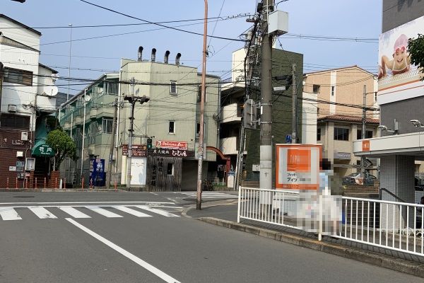 右手にティップネスがある交差点を176号線に沿って左にお曲がり下さい。 右手にティップネスがある交差点を176号線に沿って左にお曲がり下さい。