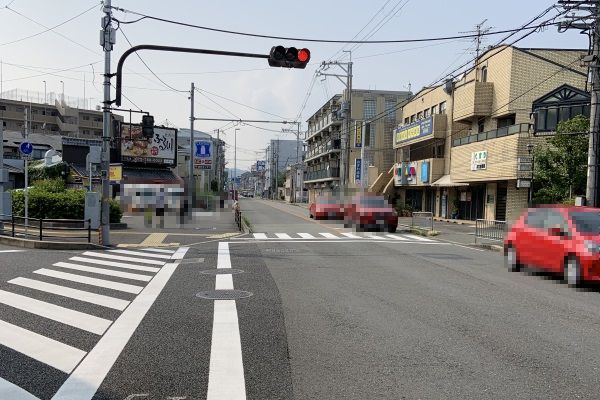 直進後、左手にローソンがあり、そのまま直進下さい。 直進後、左手にローソンがあり、そのまま直進下さい。