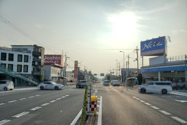国道171号線【天神交差点】を176号線方面にお進みください。 国道171号線【天神交差点】を176号線方面にお進みください。