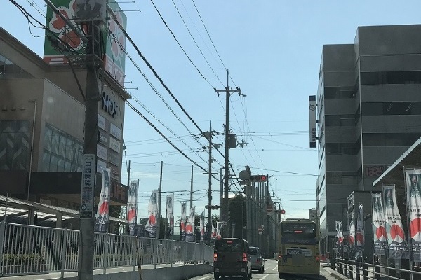 右折後、1つ目の信号を右折。 右折後、1つ目の信号を右折。