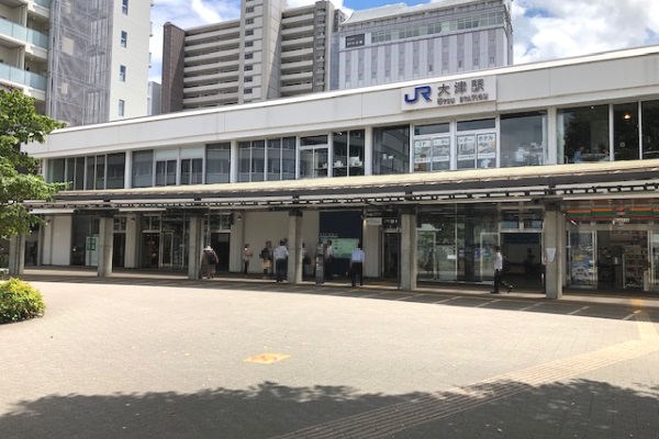 大津駅「北口改札」から出て頂きます。