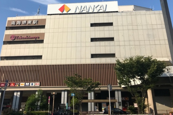 改札を出て南に進みます。