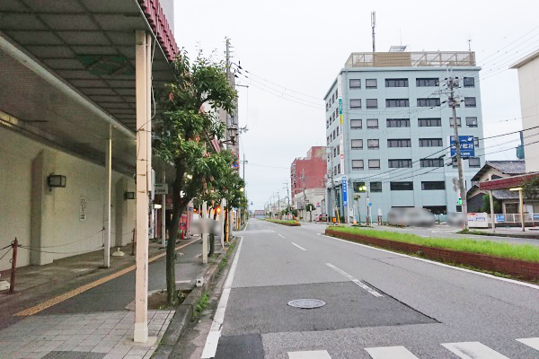 そのまま約450m直進します。 そのまま約450m直進します。