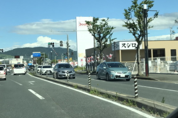 東、奈良公園方面に向けて直進