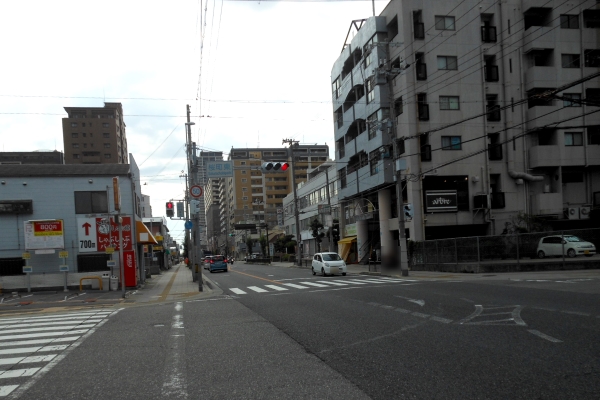 「桜町東」交差点を左折してください。