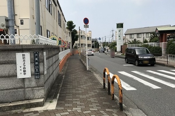 大美野噴水ロータリーを進み大美野幼稚園沿いを直進します。 大美野噴水ロータリーを進み大美野幼稚園沿いを直進します。
