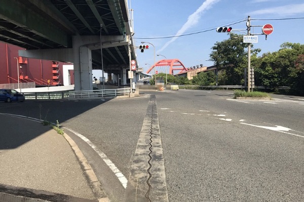 高羽出口から北へ約3分、『桜口』交差点を右折、東方向へ約1分で左側(山側・北側)に店舗がございます。 高羽出口から北へ約3分、『桜口』交差点を右折、東方向へ約1分で左側(山側・北側)に店舗がございます。
