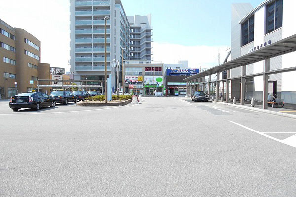 ④南口ロータリーより中央に向かいます。 ④南口ロータリーより中央に向かいます。