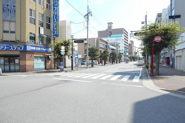 ⑤ロータリー中央より国道2号線まで南に下ります。 ⑤ロータリー中央より国道2号線まで南に下ります。