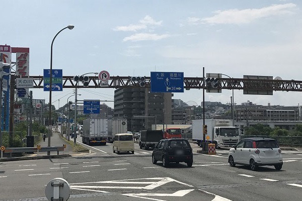 京都方面より１号線でお越しのお客/「天の川」交差点を直進/左車線を走行