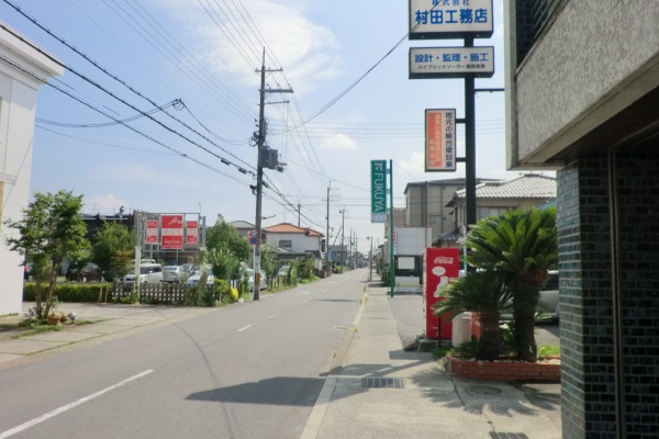 161湖西道路の真野インターチェンジを降りて東側の琵琶湖大橋方面へ1.9km程進みます。
真野二丁目交差点を南側に右折し1.2km程直進して頂きますと右手に当店がございます。