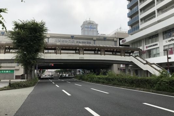 川西能勢口駅が北方面に見えてきます。 川西能勢口駅が北方面に見えてきます。