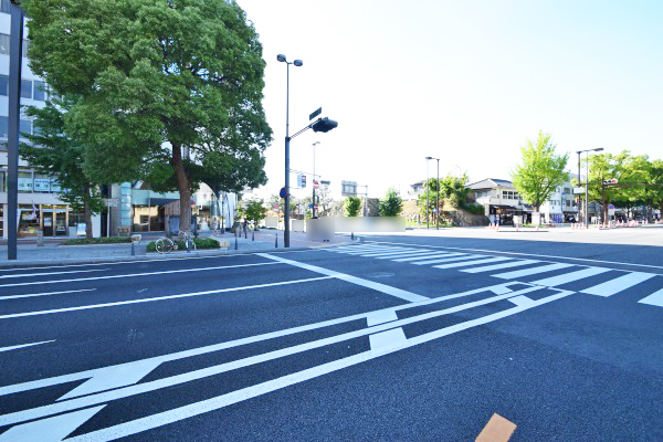 「大手前」交差点を左折します。