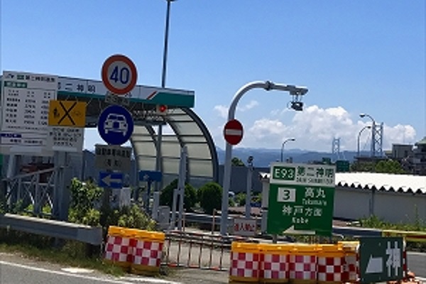 第二神明　高丸インターを出ます。（上り　三宮・大阪方面）　
6番目から「下り　明石・姫路方面」からのルートと同じになります。