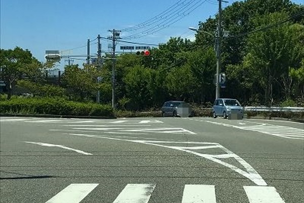 信号を左折します。