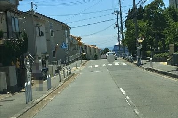 兵庫県立星陵高等学校が右側に見えます。そのまま直進します。