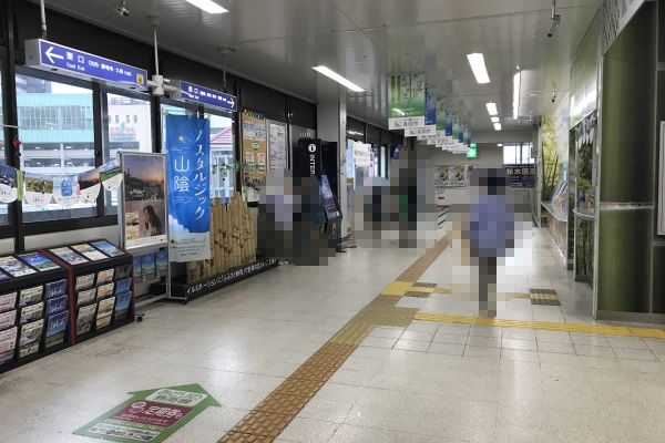 <<JR長岡京駅からの行き方>>
改札を出たら右側へ西口から駅を出ます。