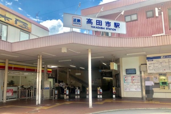 近鉄南大阪線「高田市駅」です。