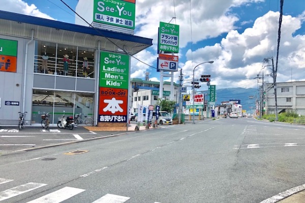 横断歩道を渡り、50ｍ進んで頂きます。