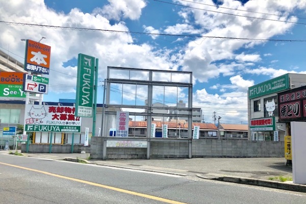 国道168号線を道なりに約1.2㎞北上すると、右側に当店がございます。