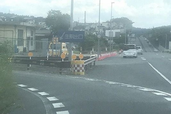 阪奈道路大阪方面より生駒出口左折 阪奈道路大阪方面より生駒出口左折