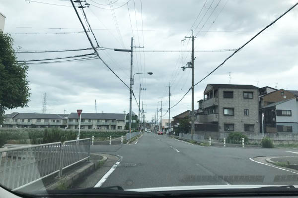 突き当りを左折して頂き、直進すると竹田駅東口ロータリーに入ります。