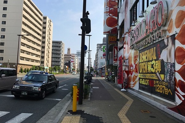 約50m直進します。 約50m直進します。