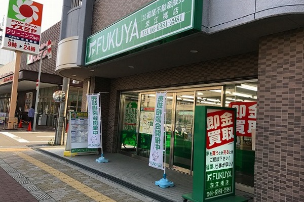 右側に当店ございます。 右側に当店ございます。