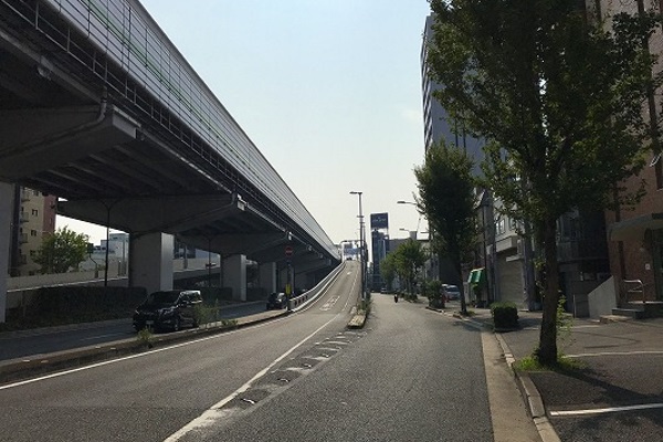 阪神高速13号東大阪線の高井田出口から出ます。 阪神高速13号東大阪線の高井田出口から出ます。