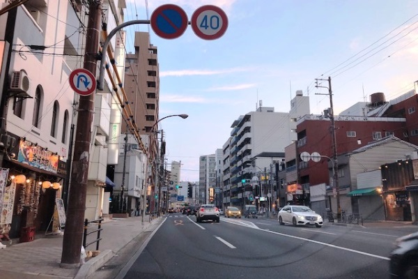 国道1号線を直進して頂きまして右手に弊社がございます。 国道1号線を直進して頂きまして右手に弊社がございます。