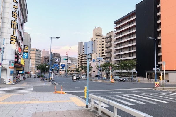 桜宮橋を渡って頂くと、ドン・キホーテ桜ノ宮店が目印で出てきます。