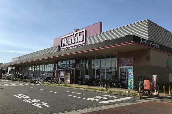熊見の交差点を右に曲がります。目印はマックスバリュー熊見店です。