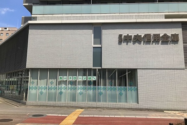 京都中央信用金庫 堀川支店がございます。