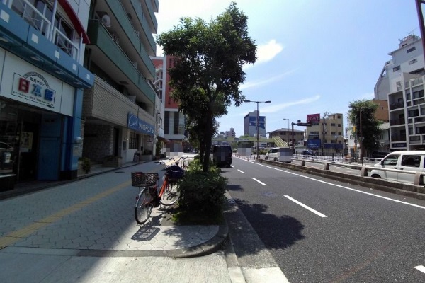 直進してください。 直進してください。