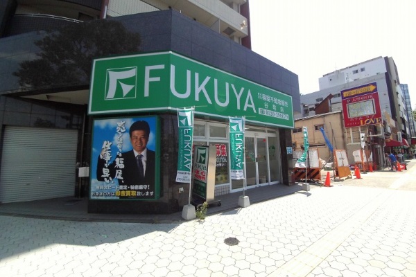 生玉交差点角にお店がございます。 生玉交差点角にお店がございます。
