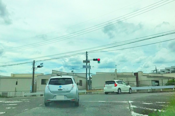 出口すぐ一つ目の信号機右折