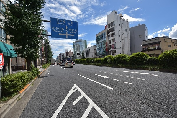 弊社は日光街道沿いにございます。