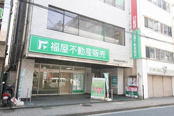 約10m進んだ左手に当店はございます。