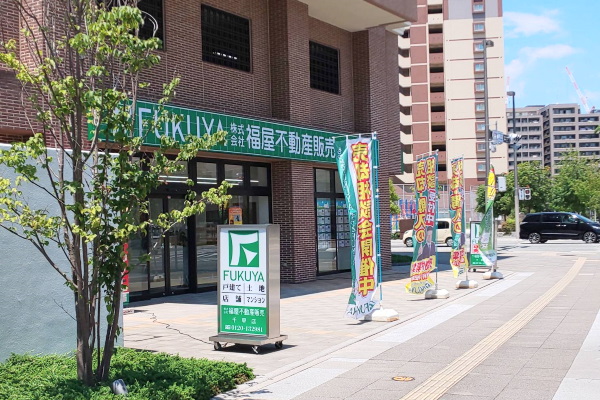 店舗は「千早4丁目北」交差点の角のマンションの1階です。 店舗は「千早4丁目北」交差点の角のマンションの1階です。