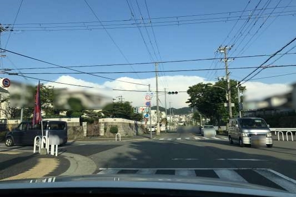 『中山橋』交差点を左折。直進します。 『中山橋』交差点を左折。直進します。