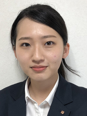 岩﨑 華穂 (いわさき かほ)
